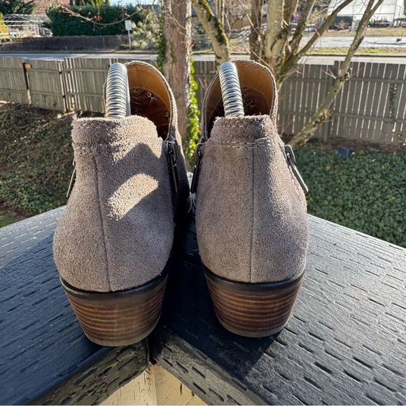 Lucky Brand Women’s Fhuna Side Zip Ankle Suede Bootie in Gray Size 7 *Stain* - Picture 6 of 10
